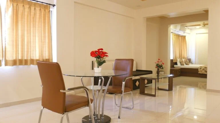 Diamond Suite Room - slide 1