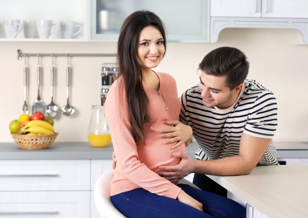 pregnant woman with husband kitchen scaled 1